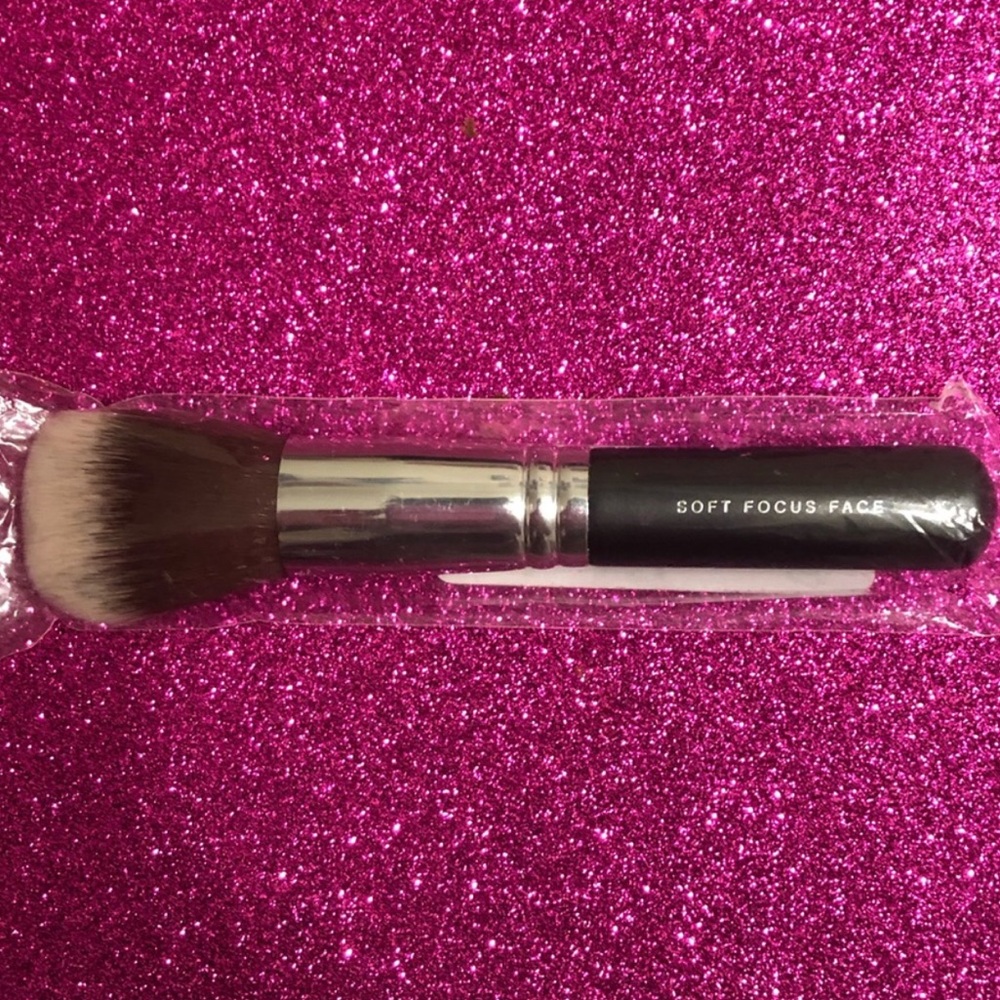 Bare Minerals Soft Focus Face Brush